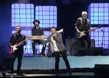 Love of Lesbian arriba al Grec