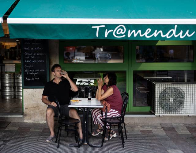 El bar Tramendu a la plaça Súria de Barcelona.