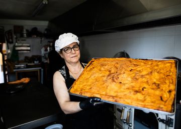 D’un gran bar en surt un gran bé