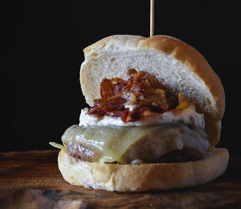 Cinc hamburgueses en diferents versions de restaurants de Barcelona