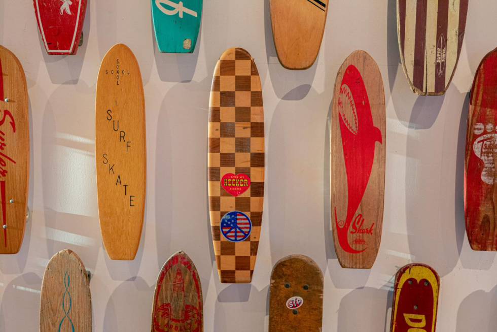 Skates de diferents èpoques que es poden veure a l'exposició.
