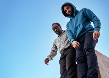 ‘El Pont’, al teatre Maldà: Una decisió fatal que fa venir ganes de viure