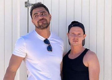 Dos actors porno a taula