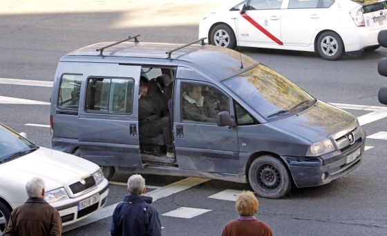 El visible deterioro de los vehículos que usan los 'cunderos' no impide que al cabo del día realicen múltiples desplazamientos por la ciudad.