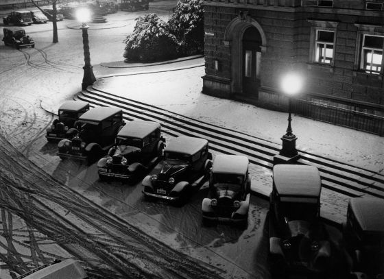 'Noche de invierno' ante el Teatro Municipal (Zúrich, 1932-1935).