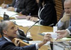 Uno de cada tres diputados del PSPV se niega a votar a Ciscar