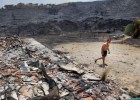 2.000 personas combaten el fuego que devora el interior de Valencia