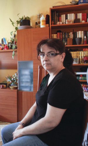 Imma Gaya , en el comedor de su casa.