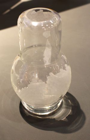 Jarrón de cristal Roused History de PCM Design Thomas Krall