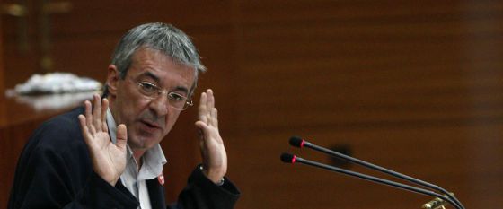 Gregorio Gordo gesticula durante su discurso.