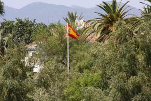 Bandera de España en casa del matrimonio Aznar-Botella.