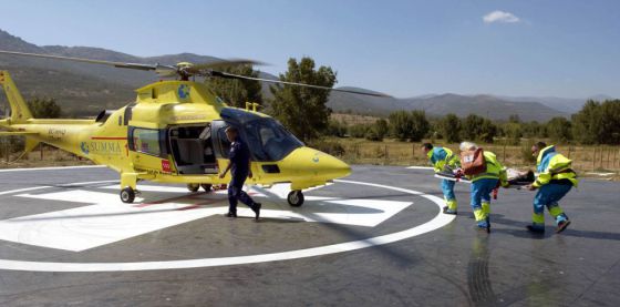 La Sierra Norte defiende su helicóptero de emergencias