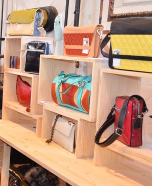Bolsos Rakelitoh en el Mercado de Motores.