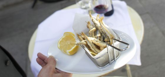 Tapa de boquerones a la andaluza en El Barril de las Letras.