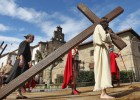 Miles de personas asisten al Vía Crucis viviente de Balmaseda