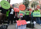 La PAH lleva su protesta al barrio
del diputado del PP Gil Lázaro