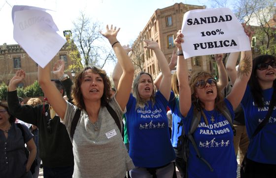 Protesta de los empleados de la sanidad pública frente a Capio