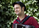 “La música popular sempre té sentit polític, i la de festa, més”