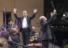 Diez mil personas disfrutan del concierto de Carlos Núñez y la OSG