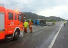Un camión cargado de nitrógeno vuelca en la A-7 en El Puig