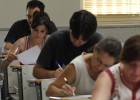 Andalucía cumple con Hacienda y solo ofertará 220 plazas docentes Andalucía cumple con Hacienda y solo ofertará 220 plazas docentes