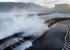Euskadi rebaja a amarilla la alerta en la costa por el fuerte oleaje