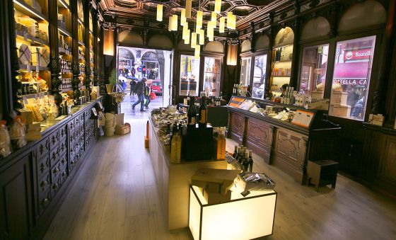 Un comerç orientat als turistes del centre de València.