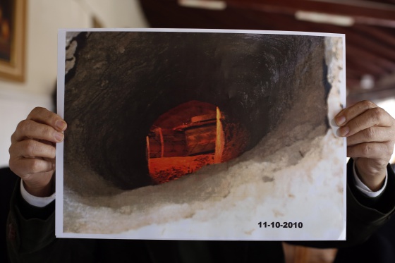 Imagen que un afectado por las obras tomó de las cintas transportadoras bajo su casa.