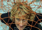 Ados Teatroa recrea en escena la obra de la escultora Dora Salazar