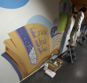 Mural a la entrada de Urgencias, en el Hospital Puerta de Hierro.