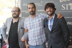 Els directors Borja Cobeaga i Javier Ruiz Caldera i el guionista i actor Diego San José, a Sitges, després d'anunciar que portaran a la gran pantalla Superlópez.