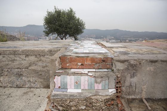 Rajoles utilitzades en una de les barraques que es van construir al Turó de la Rovira.