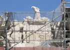 La Universidad de Sevilla sustituirá el escudo franquista
