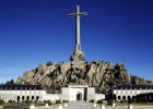 Expulsado un hombre del Valle de los Caídos por retirar flores de la tumba de Franco Expulsado un hombre del Valle de los Caídos por retirar flores de la tumba de Franco