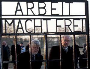 Puerta de salida del campo de concentración de Sachsenhausen, en los alrededores de Berlín.