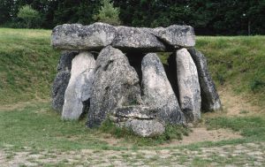 Dolmen de Aizkomendi, de donde proceden los restos.