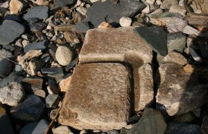 Restos arqueológicos en la playa.