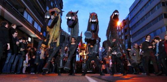 Pasacalles para celebrar la Noche de los Teatros.