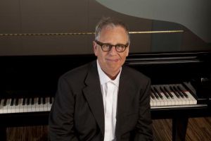 Cuatro ilustres saxofonistas y una eminencia al piano