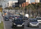 El vehículo privado gana cuota al transporte público durante 2014