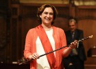 Colau se compromete a “levantar alfombras” en el Ayuntamiento