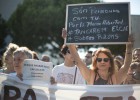 Los concentrados contra el CIE de la Zona Franca claman por su cierre Los concentrados contra el CIE de la Zona Franca claman por su cierre