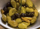 Aceitunas rotas y muchos aceites