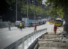 Les barreres laterals de la Gran Via es cobriran amb planxes de seguretat