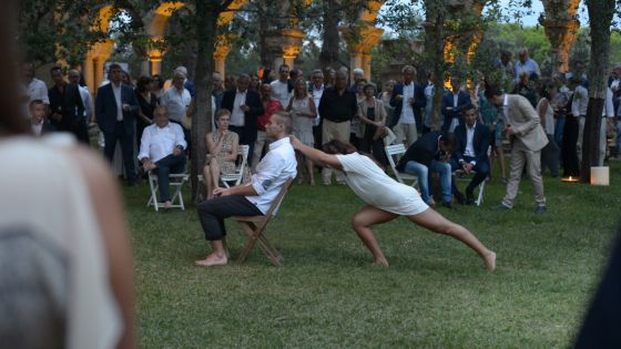 Un moment de l'actuació del grup de dansa Cobosmika, durant la celebració de la primera Nit Solidària de la Costa Brava.