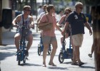 Colau hará un censo de patinetes eléctricos tras las quejas vecinales
