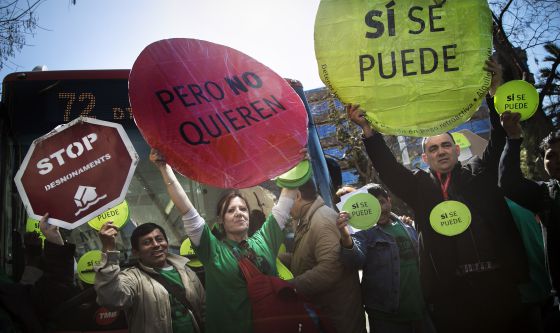 Miembros de la PAH en Barcelona Miembros de la PAH en Barcelona