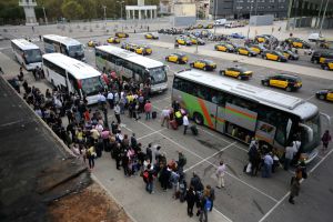 Avería AVE: Colas para coger los autobuses hacia Tarragona