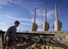 Sant Adrià reclama ajuda per salvar les Tres Xemeneies