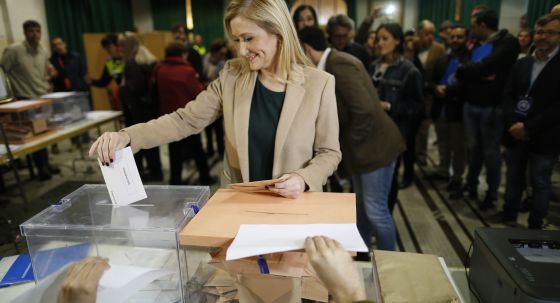 El PP gana y el PSOE se hunde hasta el cuarto puesto El PP gana y el PSOE se hunde hasta el cuarto puesto
